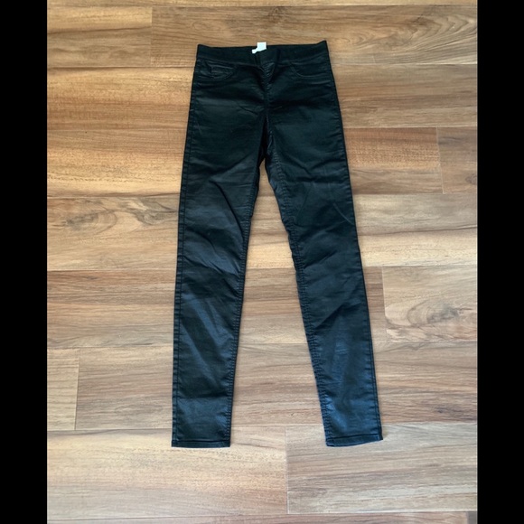 H&M Denim - ❌4for$10❌H&M High Rise Black Coated Skinny Jeans💕